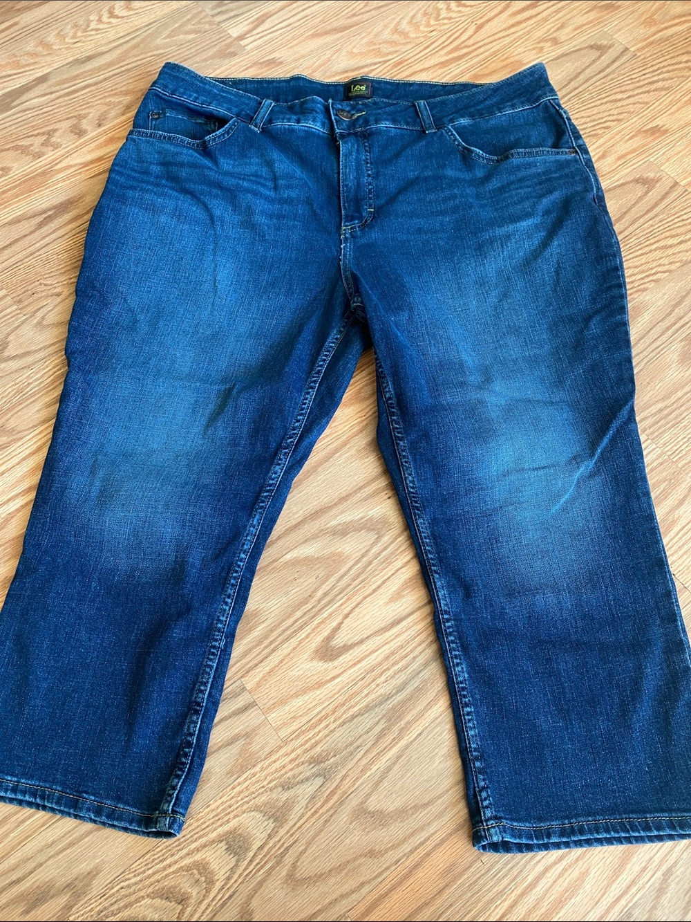 Lee Relaxed Capris Jeans in Dark Blue Size 20WM Casual Fall Whiskering Fading